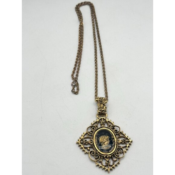 Vintage Reverse Glass Intaglio Cameo Pendant Necklace